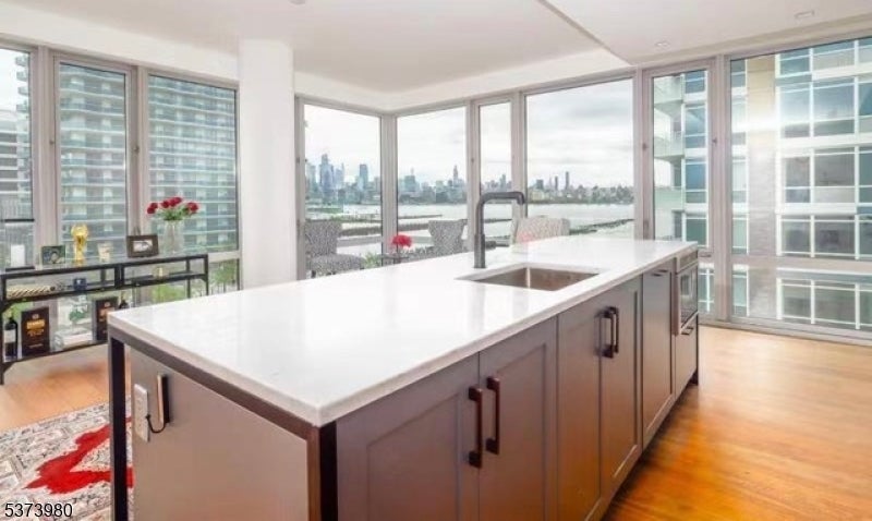 Jersey City, New Jersey, 07310, United States, 2 Bedrooms Bedrooms, ,3 BathroomsBathrooms,Residential,Active,1945487