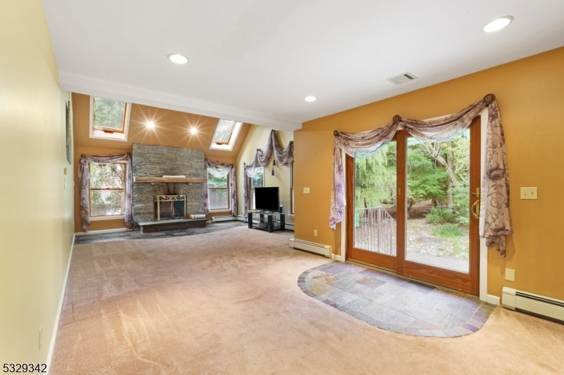 Washington Twp., New Jersey, 07853, United States, 3 Bedrooms Bedrooms, ,3 BathroomsBathrooms,Residential,Active,1964272