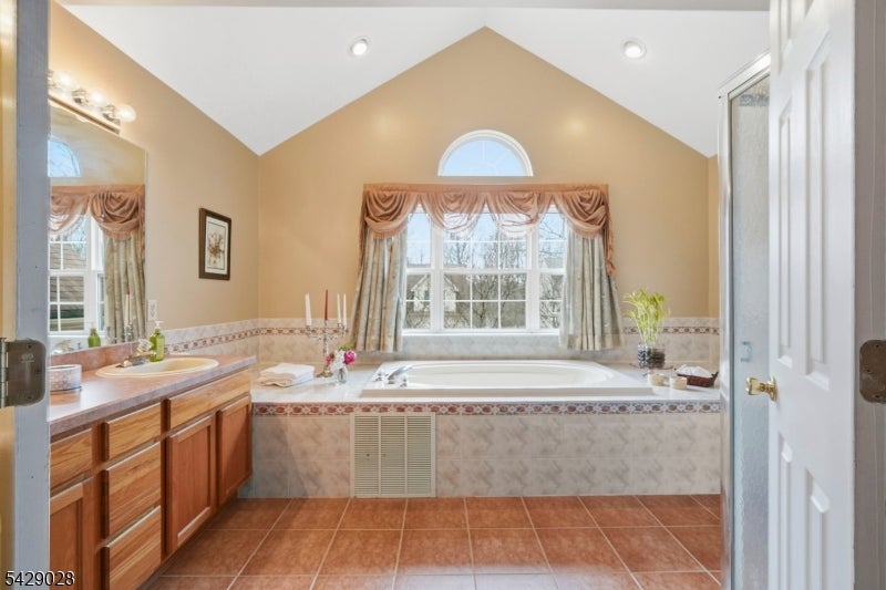 South Brunswick Twp., New Jersey, 08852, United States, 4 Bedrooms Bedrooms, ,3 BathroomsBathrooms,Residential,Active,2045401