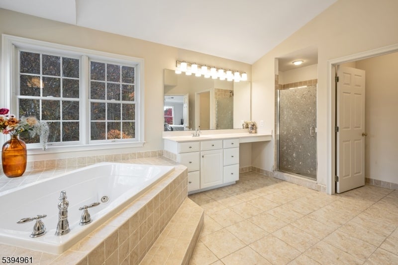 Mount Olive Twp., New Jersey, 07836, United States, 4 Bedrooms Bedrooms, ,4 BathroomsBathrooms,Residential,Active,1989757