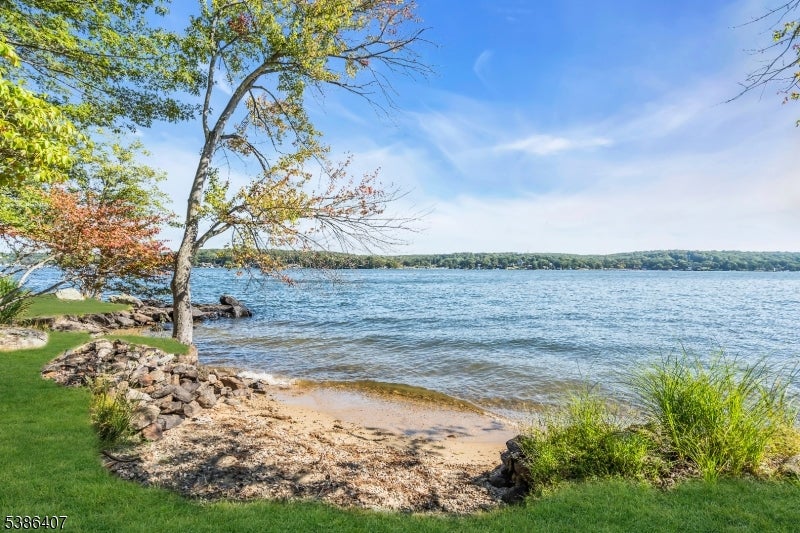 Hopatcong Boro, New Jersey, 07843, United States, 3 Bedrooms Bedrooms, ,2 BathroomsBathrooms,Residential,Active,1952050