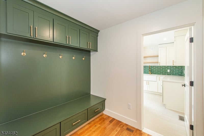 West Caldwell Twp., New Jersey, 07006, United States, 4 Bedrooms Bedrooms, ,5 BathroomsBathrooms,Residential,Active,2009168