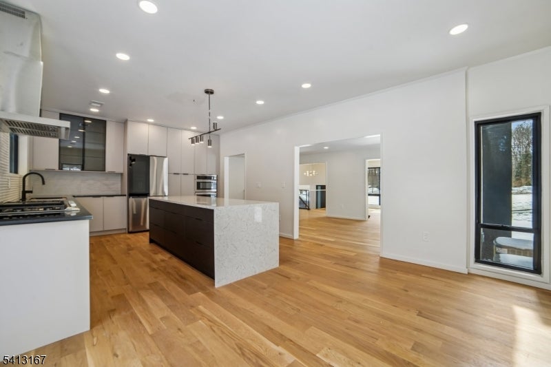 Parsippany-Troy Hills Twp., New Jersey, 07054, United States, 4 Bedrooms Bedrooms, ,4 BathroomsBathrooms,Residential,Active,2021957