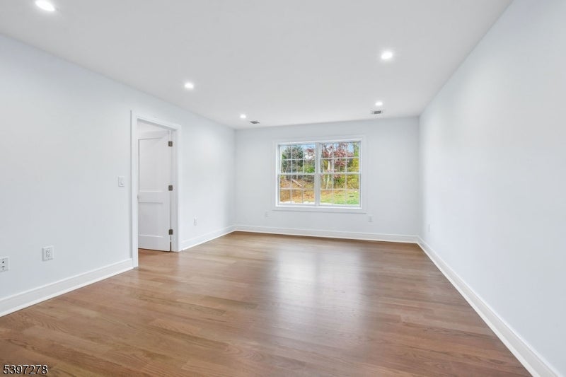 Livingston Twp., New Jersey, 07039, United States, 6 Bedrooms Bedrooms, ,6 BathroomsBathrooms,Residential,Active,1993679