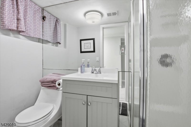 Millburn Twp., New Jersey, 07078, United States, 3 Bedrooms Bedrooms, ,4 BathroomsBathrooms,Residential,Active,2045397