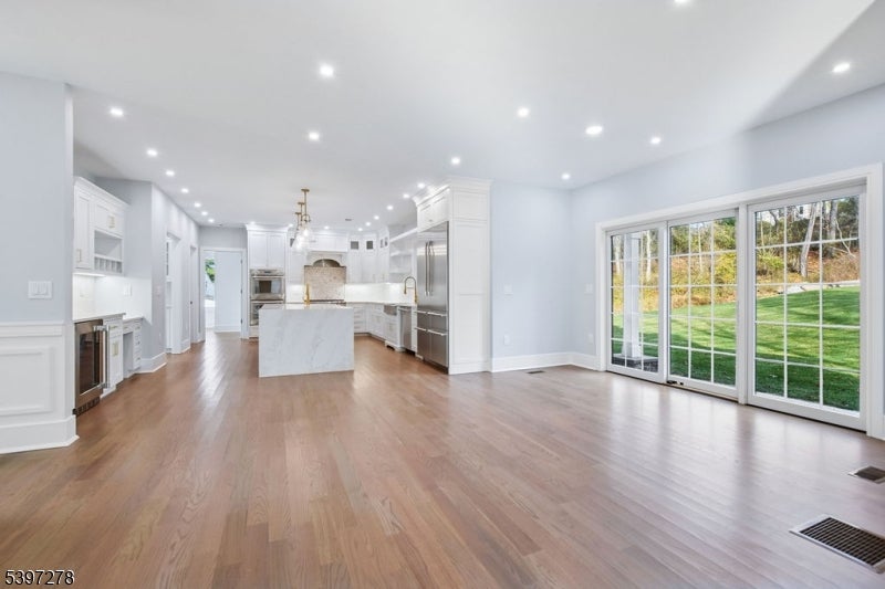 Livingston Twp., New Jersey, 07039, United States, 6 Bedrooms Bedrooms, ,6 BathroomsBathrooms,Residential,Active,1993679