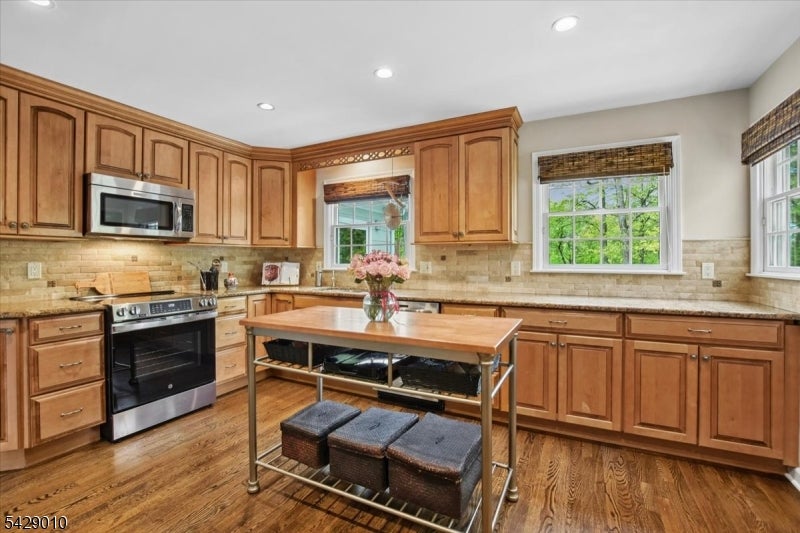 Millburn Twp., New Jersey, 07078, United States, 3 Bedrooms Bedrooms, ,4 BathroomsBathrooms,Residential,Active,2045397