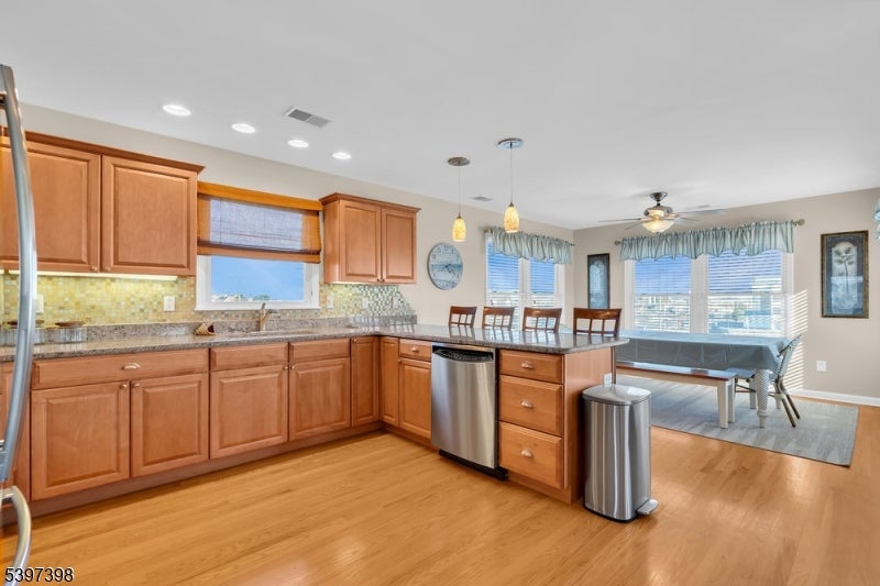 Ship Bottom Boro, New Jersey, 08008, United States, 5 Bedrooms Bedrooms, ,4 BathroomsBathrooms,Residential,Active,1996256