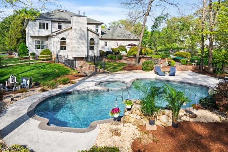 Montgomery Twp., New Jersey, 08502, United States, 5 Bedrooms Bedrooms, ,4 BathroomsBathrooms,Residential,Pending,2045617