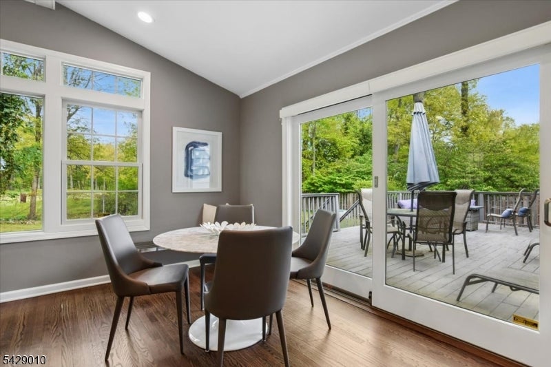 Millburn Twp., New Jersey, 07078, United States, 3 Bedrooms Bedrooms, ,4 BathroomsBathrooms,Residential,Active,2045397