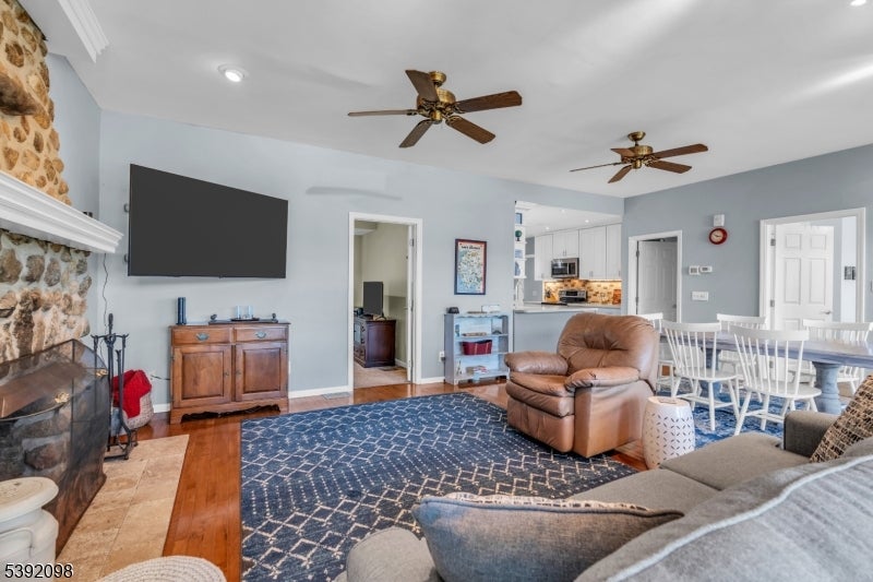 Jefferson Twp., New Jersey, 07849, United States, 4 Bedrooms Bedrooms, ,3 BathroomsBathrooms,Residential,Active,1969683