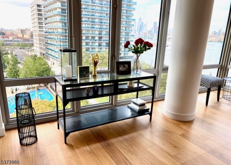 Jersey City, New Jersey, 07310, United States, 2 Bedrooms Bedrooms, ,3 BathroomsBathrooms,Residential,Active,1945487