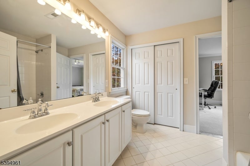 Mount Olive Twp., New Jersey, 07836, United States, 4 Bedrooms Bedrooms, ,4 BathroomsBathrooms,Residential,Active,1989757