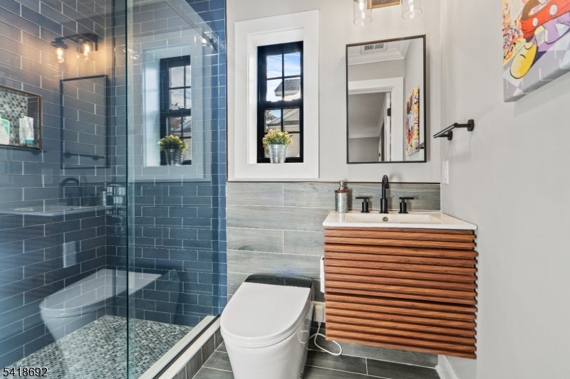 Roseland Boro, New Jersey, 07068, United States, 4 Bedrooms Bedrooms, ,4 BathroomsBathrooms,Residential,Active,2045395