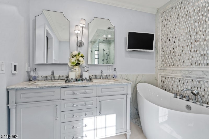 Roseland Boro, New Jersey, 07068, United States, 4 Bedrooms Bedrooms, ,4 BathroomsBathrooms,Residential,Active,2045395