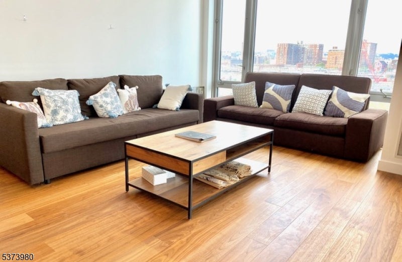 Jersey City, New Jersey, 07310, United States, 2 Bedrooms Bedrooms, ,3 BathroomsBathrooms,Residential,Active,1945487