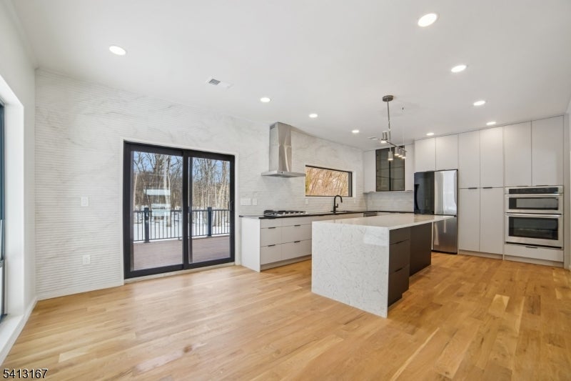 Parsippany-Troy Hills Twp., New Jersey, 07054, United States, 4 Bedrooms Bedrooms, ,4 BathroomsBathrooms,Residential,Active,2021957