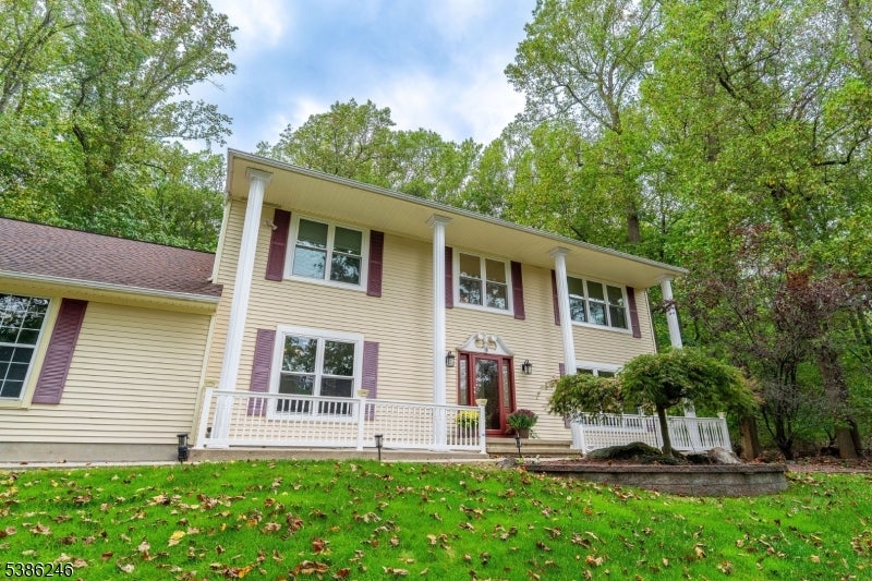 Franklin Twp., New Jersey, 08540, United States, 4 Bedrooms Bedrooms, ,3 BathroomsBathrooms,Residential,Active,1953016