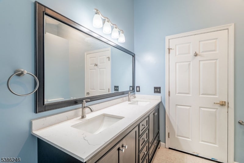 Franklin Twp., New Jersey, 08540, United States, 4 Bedrooms Bedrooms, ,3 BathroomsBathrooms,Residential,Active,1953016