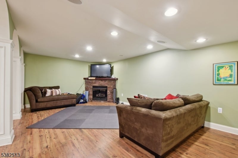 Warren Twp., New Jersey, 07059, United States, 5 Bedrooms Bedrooms, ,4 BathroomsBathrooms,Residential,Active,1945488