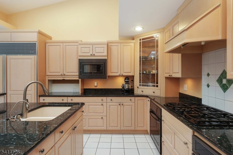Denville Twp., New Jersey, 07834, United States, 6 Bedrooms Bedrooms, ,5 BathroomsBathrooms,Residential,Active,2026325
