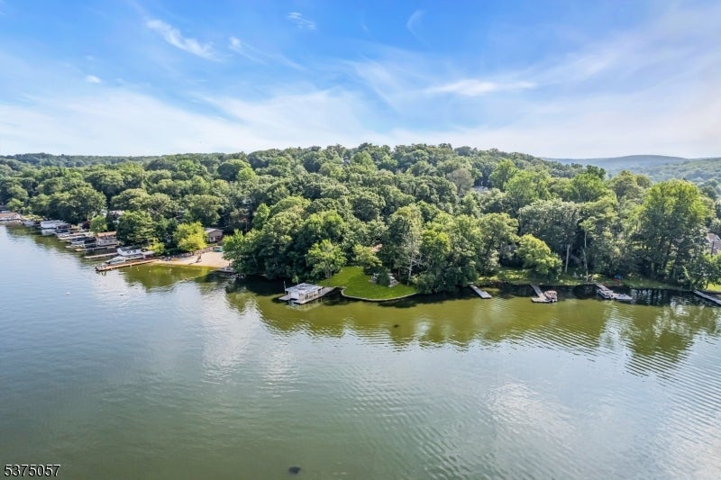 Jefferson Twp., New Jersey, 07849, United States, 5 Bedrooms Bedrooms, ,2 BathroomsBathrooms,Residential,Active,1905354