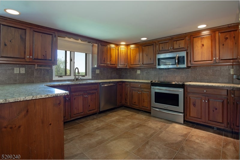 Lafayette Twp., New Jersey, 07848, United States, ,5 BathroomsBathrooms,Residential,Active,1702620