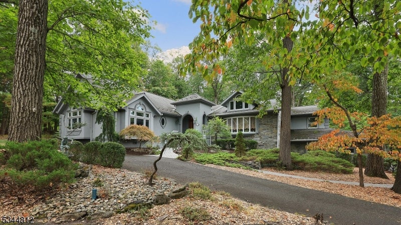 Watchung Boro, New Jersey, 07069, United States, 5 Bedrooms Bedrooms, ,4 BathroomsBathrooms,Residential,Active,1952610