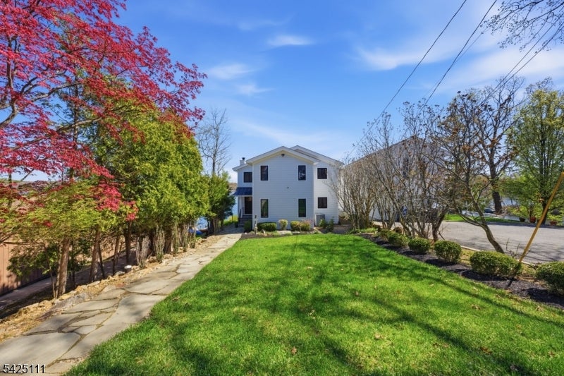 Hopatcong Boro, New Jersey, 07843, United States, 3 Bedrooms Bedrooms, ,4 BathroomsBathrooms,Residential,Active,2043433