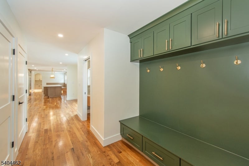 West Caldwell Twp., New Jersey, 07006, United States, 4 Bedrooms Bedrooms, ,5 BathroomsBathrooms,Residential,Active,2009168