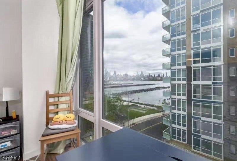 Jersey City, New Jersey, 07310, United States, 2 Bedrooms Bedrooms, ,3 BathroomsBathrooms,Residential,Active,1945487