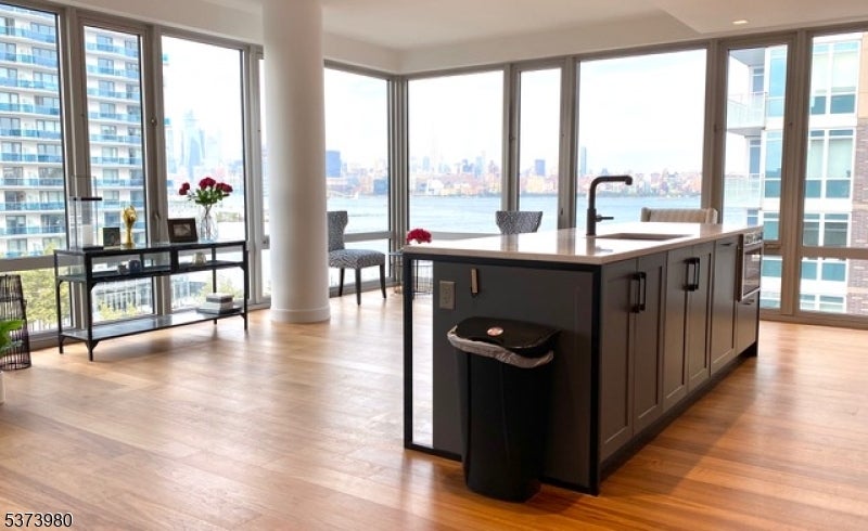 Jersey City, New Jersey, 07310, United States, 2 Bedrooms Bedrooms, ,3 BathroomsBathrooms,Residential,Active,1945487