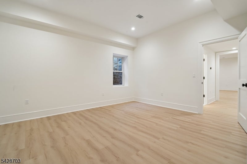Millburn Twp., New Jersey, 07078, United States, 7 Bedrooms Bedrooms, ,8 BathroomsBathrooms,Residential,Pending,2052003