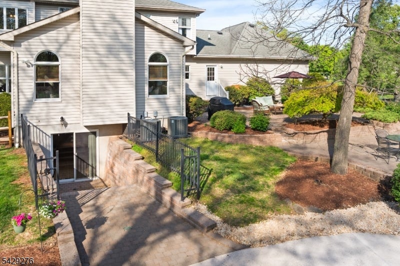 Montgomery Twp., New Jersey, 08502, United States, 5 Bedrooms Bedrooms, ,4 BathroomsBathrooms,Residential,Pending,2045617