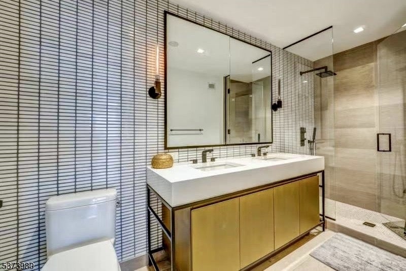 Jersey City, New Jersey, 07310, United States, 2 Bedrooms Bedrooms, ,3 BathroomsBathrooms,Residential,Active,1945487