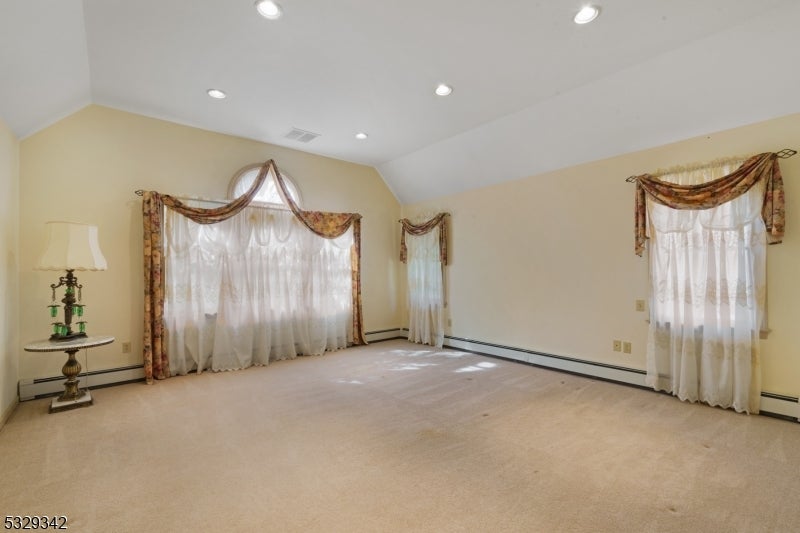 Washington Twp., New Jersey, 07853, United States, 3 Bedrooms Bedrooms, ,3 BathroomsBathrooms,Residential,Active,1964272