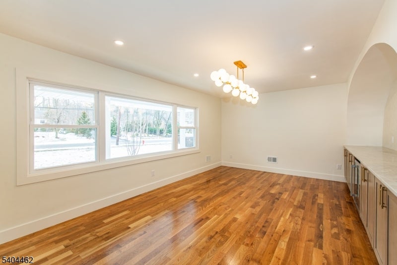 West Caldwell Twp., New Jersey, 07006, United States, 4 Bedrooms Bedrooms, ,5 BathroomsBathrooms,Residential,Active,2009168