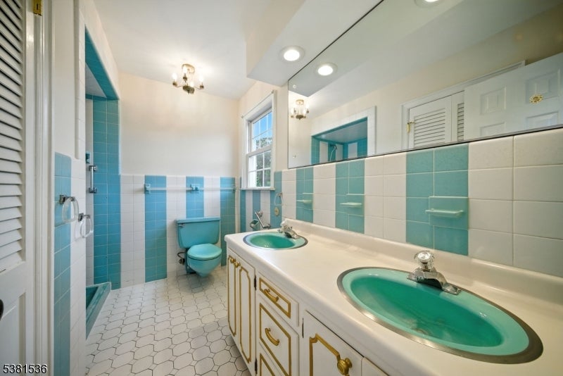 Boonton Twp., New Jersey, 07005, United States, 4 Bedrooms Bedrooms, ,3 BathroomsBathrooms,Residential,Active,1945441