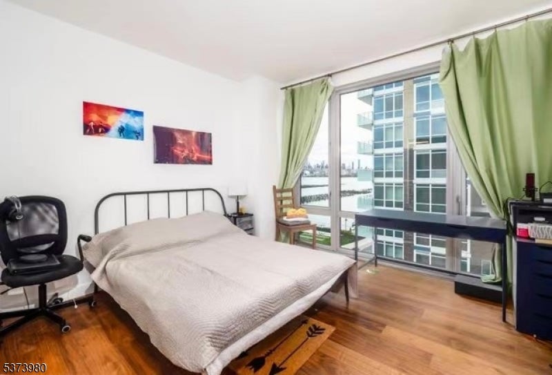 Jersey City, New Jersey, 07310, United States, 2 Bedrooms Bedrooms, ,3 BathroomsBathrooms,Residential,Active,1945487