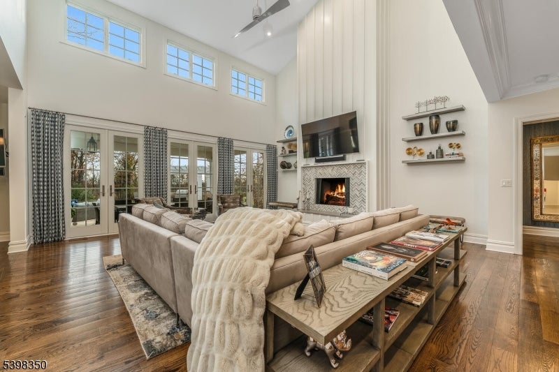 Peapack Gladstone Boro, New Jersey, 07934, United States, 4 Bedrooms Bedrooms, ,5 BathroomsBathrooms,Residential,Active,1996292