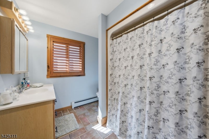 Hopatcong Boro, New Jersey, 07843, United States, 3 Bedrooms Bedrooms, ,4 BathroomsBathrooms,Residential,Active,2043433