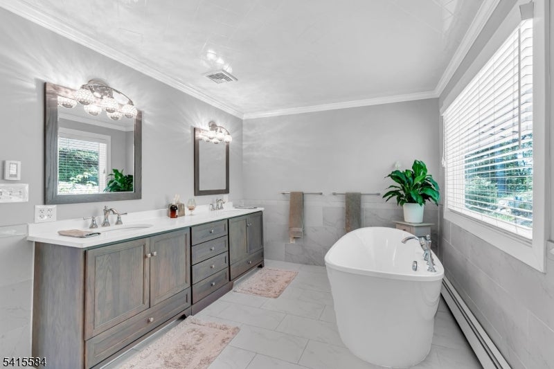 Hopatcong Boro, New Jersey, 07821, United States, 3 Bedrooms Bedrooms, ,3 BathroomsBathrooms,Residential,Active,2043427