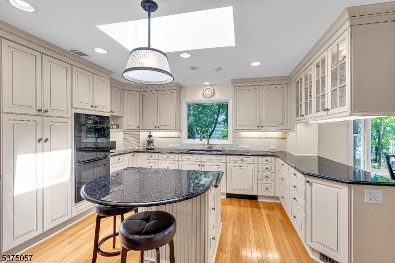 Jefferson Twp., New Jersey, 07849, United States, 5 Bedrooms Bedrooms, ,2 BathroomsBathrooms,Residential,Active,1905354