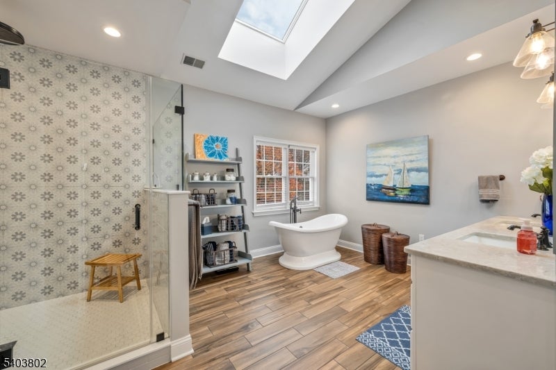 Mount Olive Twp., New Jersey, 07836, United States, 5 Bedrooms Bedrooms, ,5 BathroomsBathrooms,Residential,Active,2009155