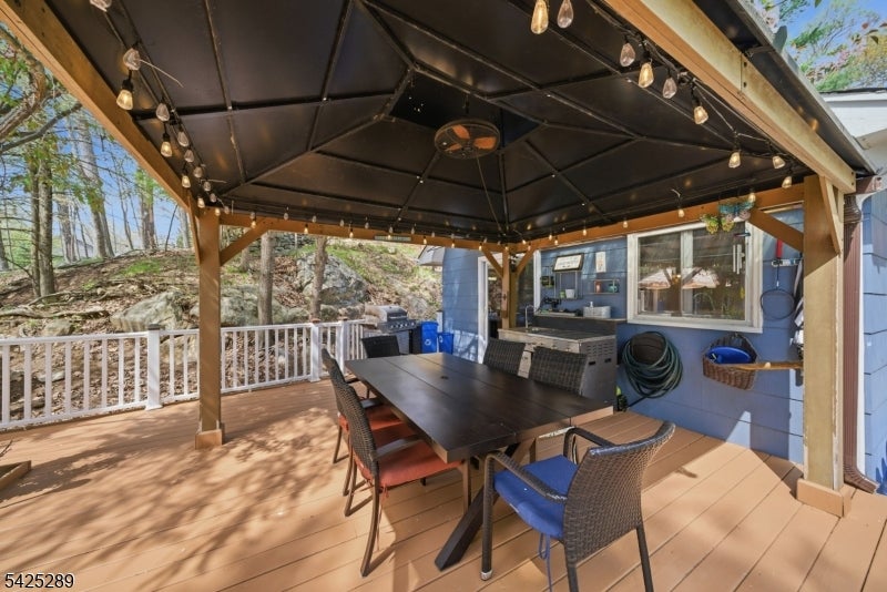 Hopatcong Boro, New Jersey, 07843, United States, 3 Bedrooms Bedrooms, ,2 BathroomsBathrooms,Residential,Active,2043452