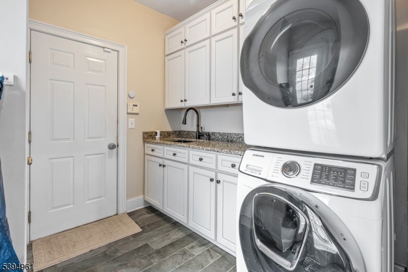 Mount Olive Twp., New Jersey, 07836, United States, 4 Bedrooms Bedrooms, ,4 BathroomsBathrooms,Residential,Active,1989757