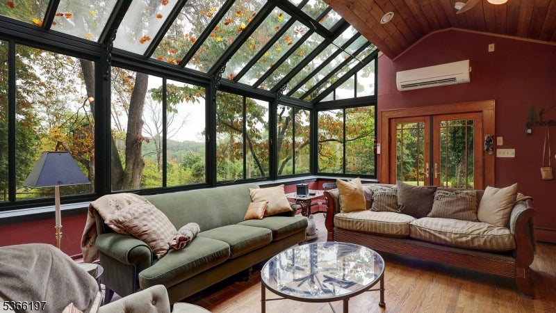 Watchung Boro, New Jersey, 07069, United States, 5 Bedrooms Bedrooms, ,4 BathroomsBathrooms,Residential,Active,1962192