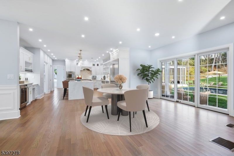 Livingston Twp., New Jersey, 07039, United States, 6 Bedrooms Bedrooms, ,6 BathroomsBathrooms,Residential,Active,1993679