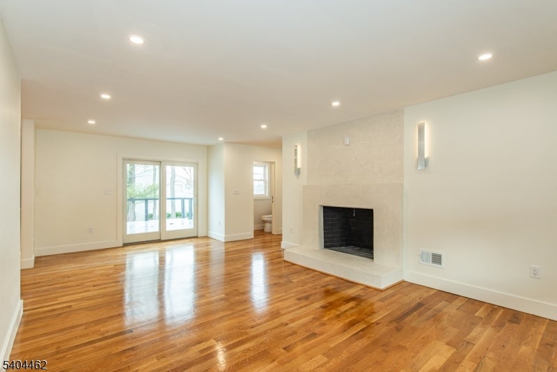 West Caldwell Twp., New Jersey, 07006, United States, 4 Bedrooms Bedrooms, ,5 BathroomsBathrooms,Residential,Active,2009168