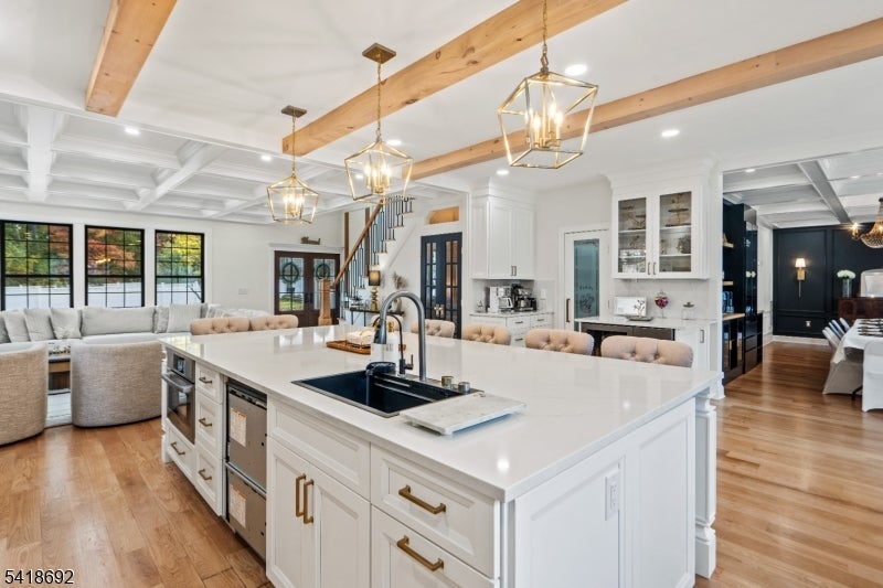 Roseland Boro, New Jersey, 07068, United States, 4 Bedrooms Bedrooms, ,4 BathroomsBathrooms,Residential,Active,2045395